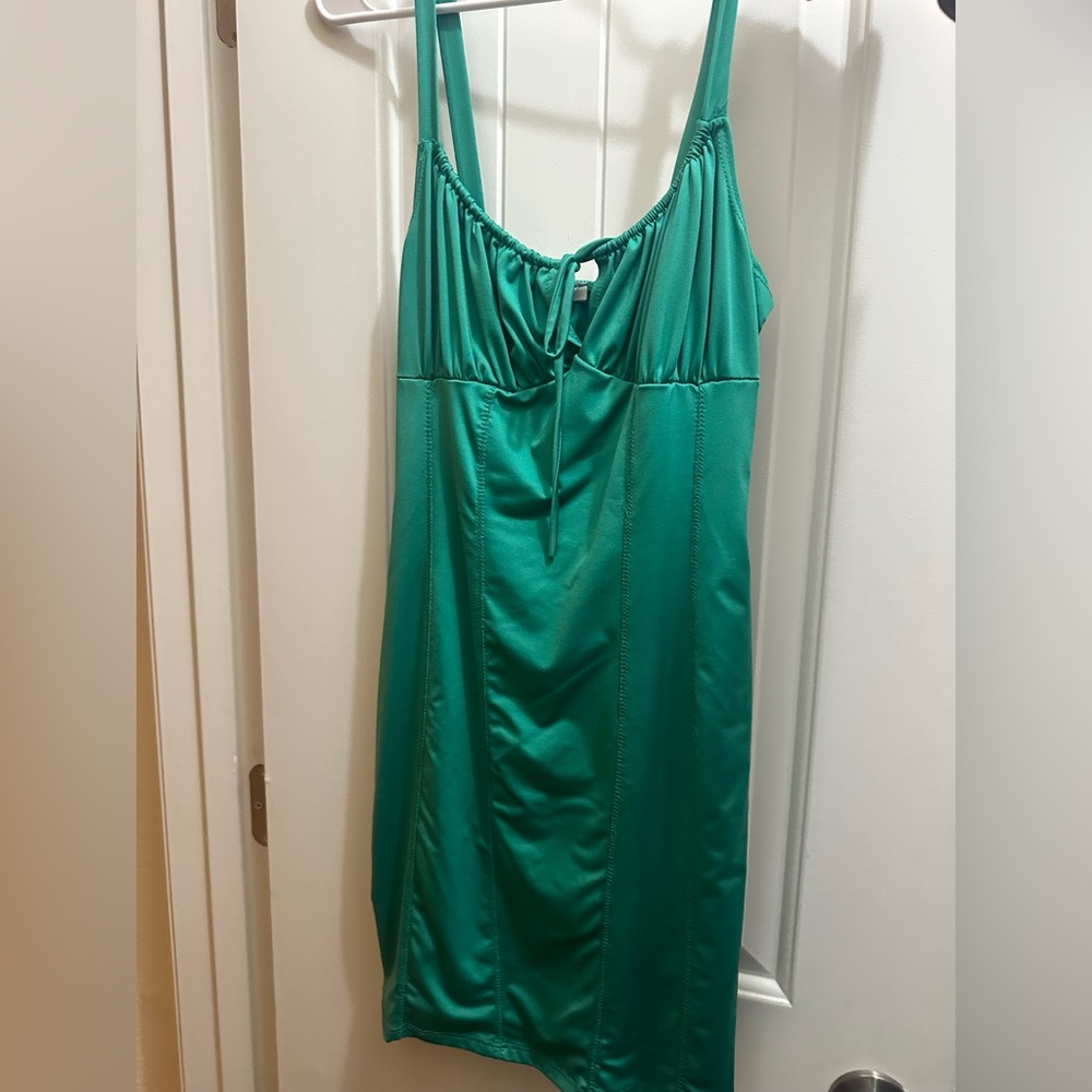 green dress